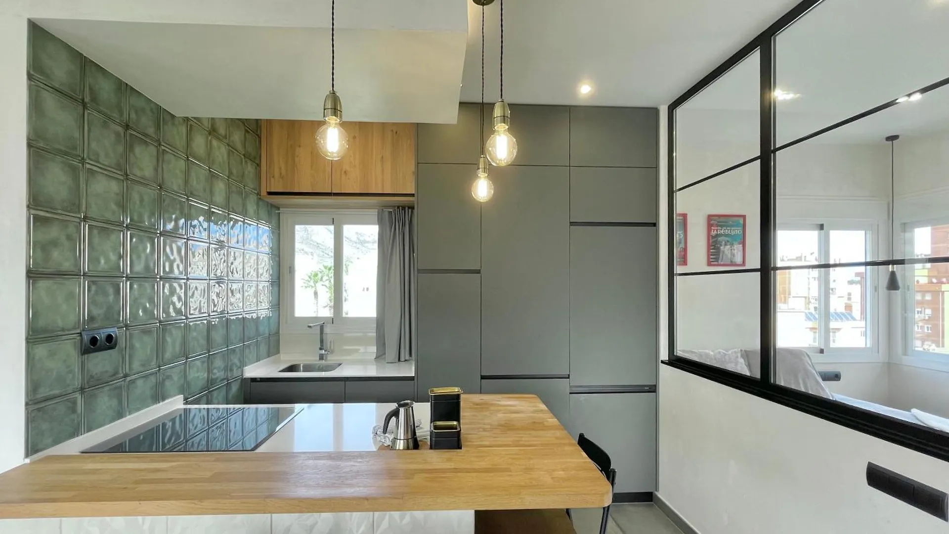 Lafrenchtouch - Moderno Y Centrico En Torremolinos Apartment 0*,